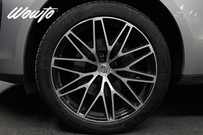 Car image 25