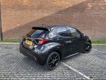 Car image 4