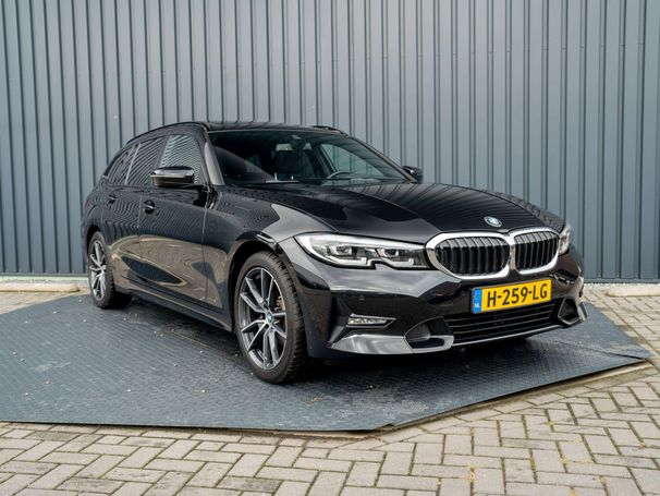 BMW 320i Touring 135 kW image number 46