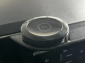 Car image 30