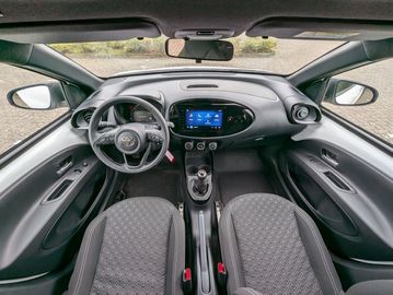 Car image 11