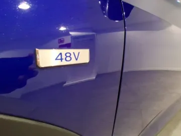 Car image 23