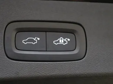 Car image 34