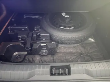 Car image 34
