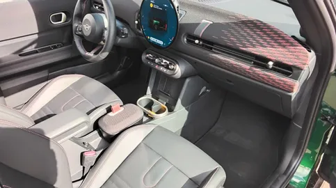 Car image 17