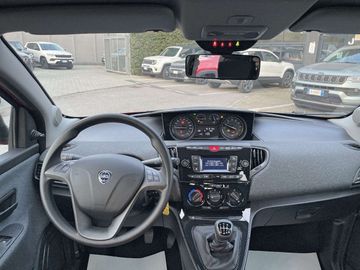 Car image 26