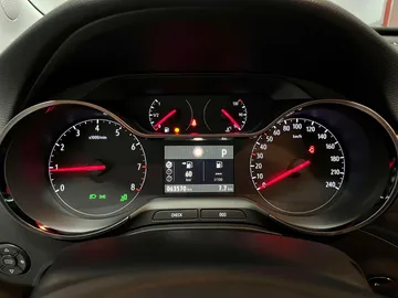 Car image 30