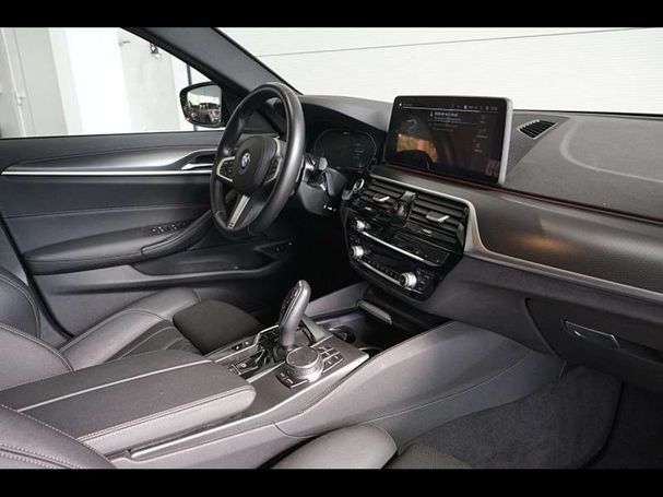 BMW 530 Touring 215 kW image number 9