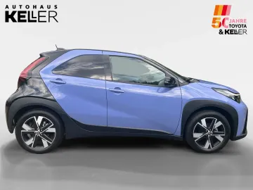 Car image 3