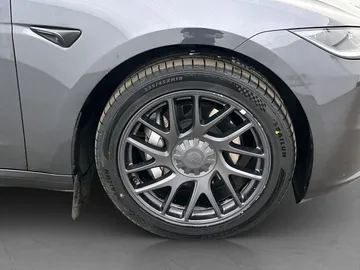 Car image 35