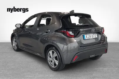 Car image 4