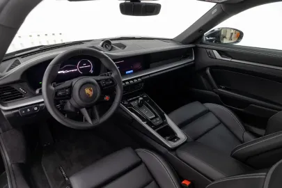 Car image 40
