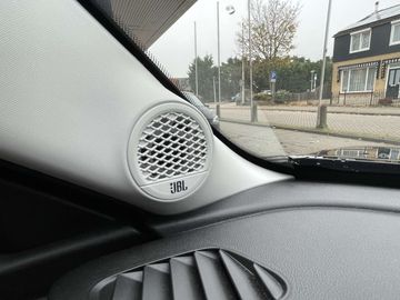 Car image 33