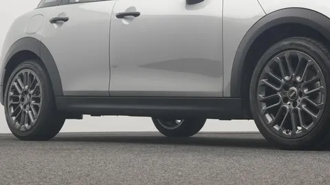 Car image 24