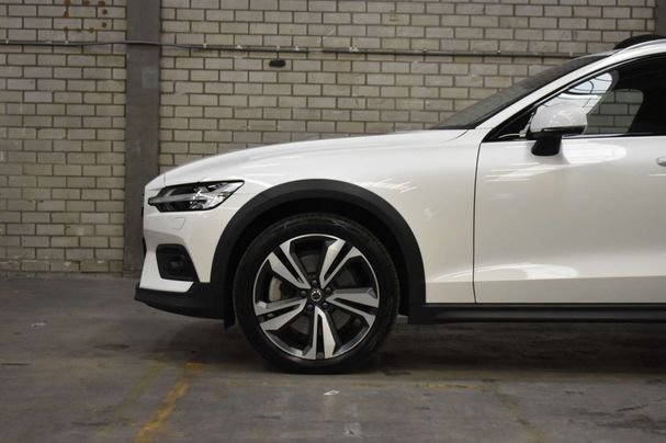 Volvo V60 Cross Country AWD B5 185 kW image number 4