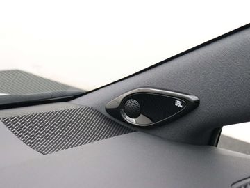 Car image 37