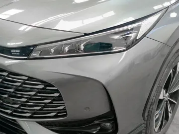 Car image 25