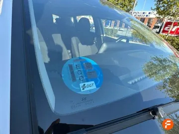 Car image 40