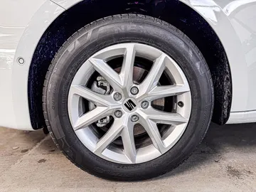 Car image 25