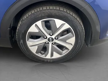 Car image 32