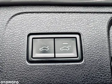 Car image 40