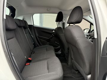 Car image 19