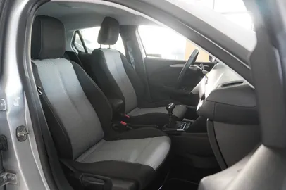 Car image 40