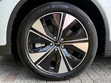Car image 30
