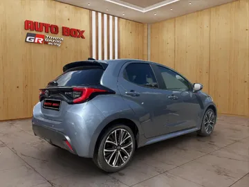 Car image 3