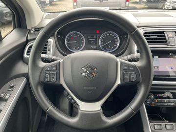 Car image 14