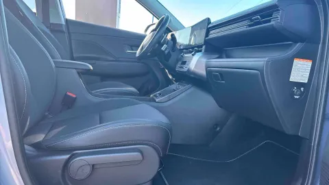 Car image 27