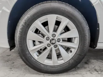 Car image 33