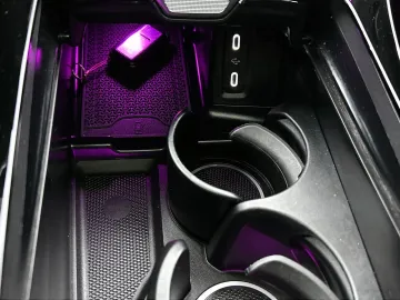 Car image 40