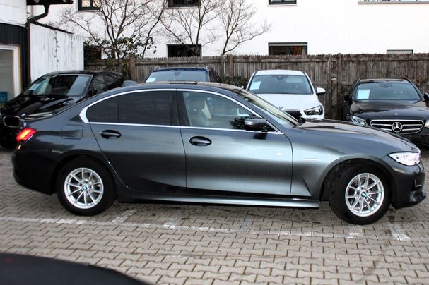 BMW 318d Luxury Line 110 kW image number 8