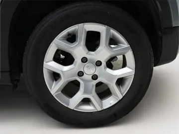 Car image 28