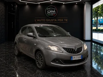 Car image 2