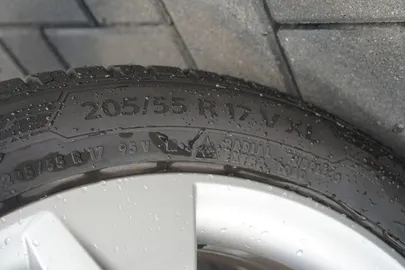 Car image 36