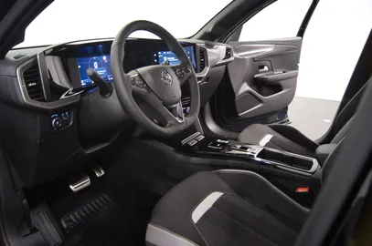 Car image 19