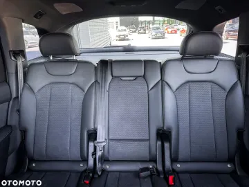 Car image 40