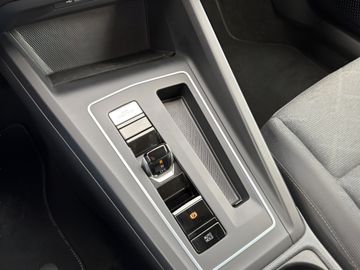 Car image 28