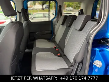 Car image 30