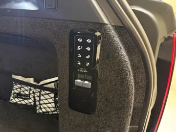 Car image 25