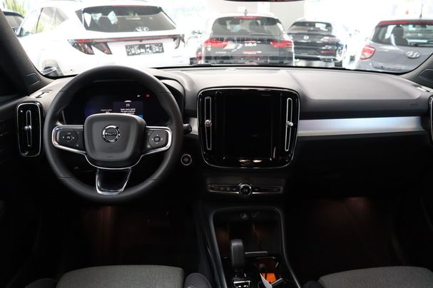 Volvo XC40 Plus Dark B4 155 kW image number 7