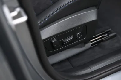 Car image 32