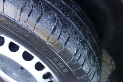 Car image 30