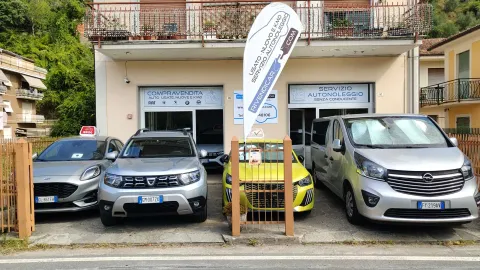 Car image 15