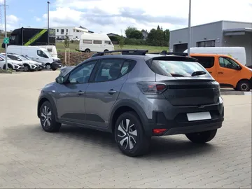 Car image 5