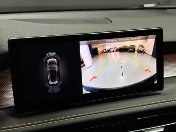 Car image 18