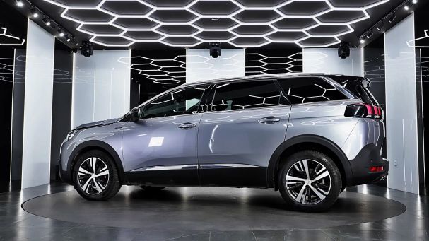 Peugeot 5008 BlueHDi EAT8 GT 133 kW image number 3