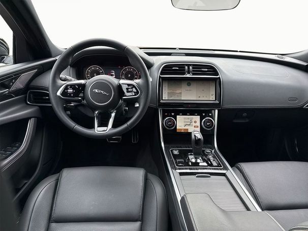 Jaguar XE P300 AWD 221 kW image number 5